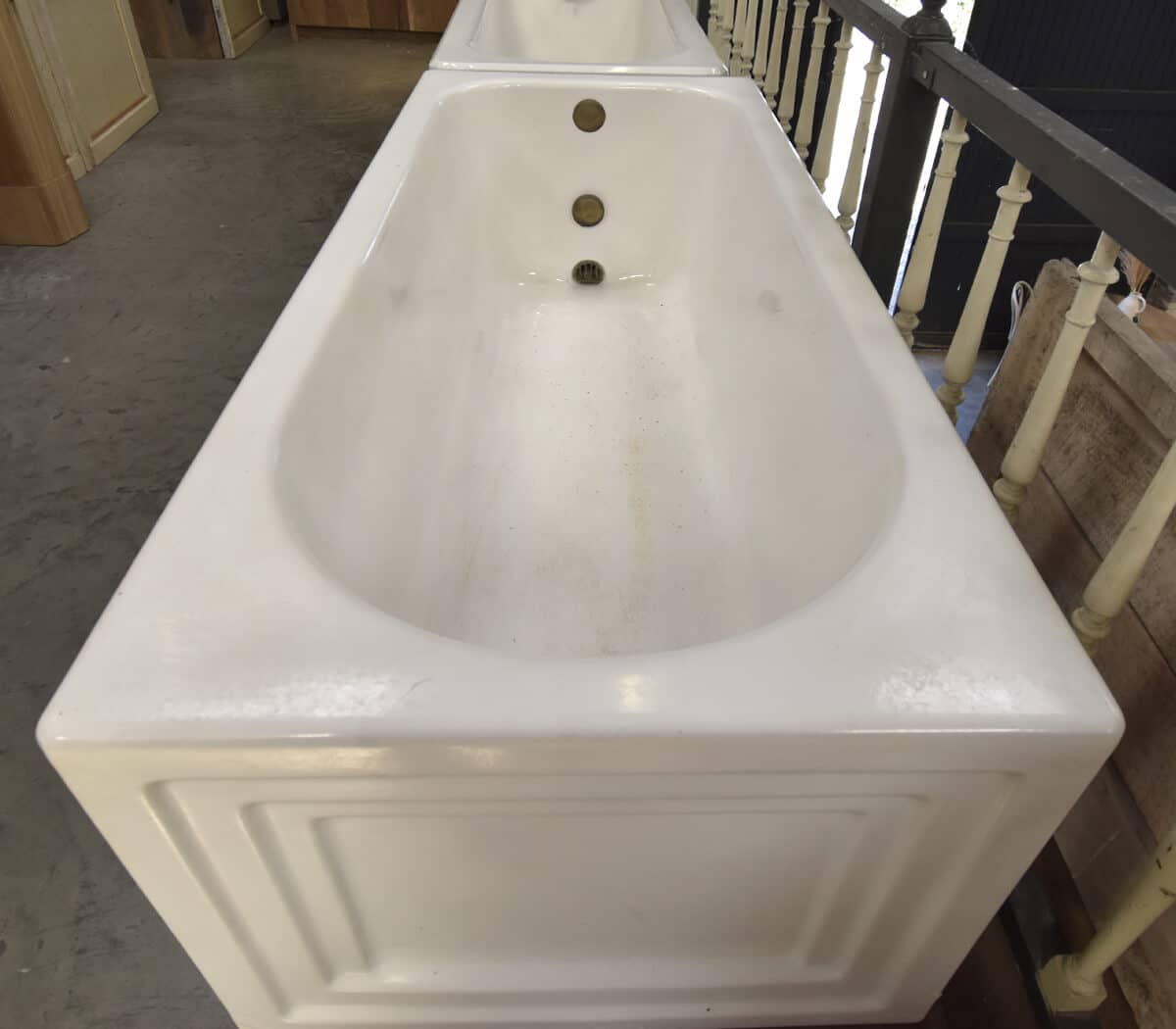 Oud-emaille-vrijstaand-bad