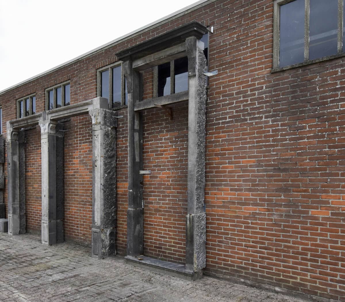 Belgich-hardstenen-portiek