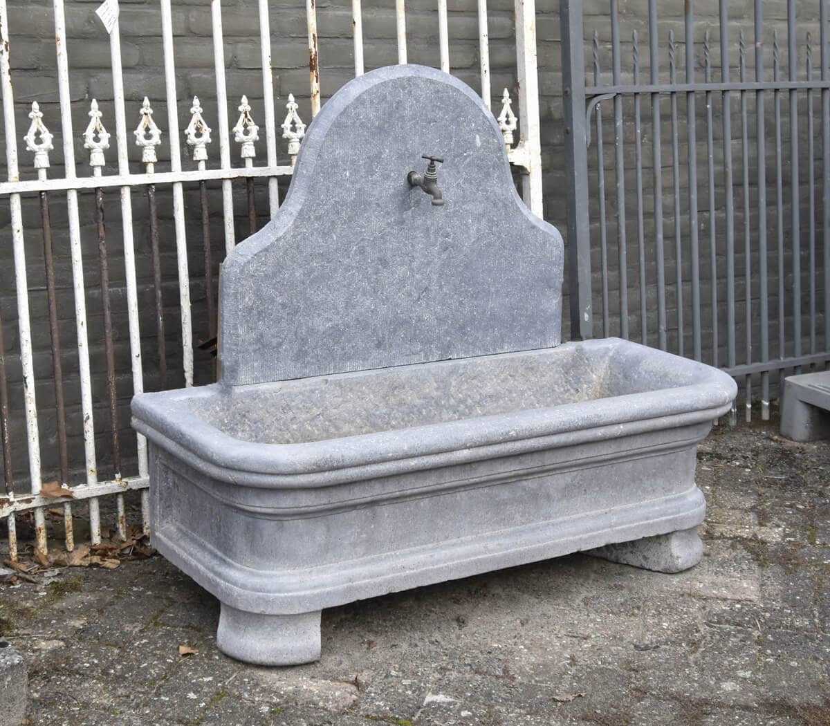 Natuurstenen-wandfontein