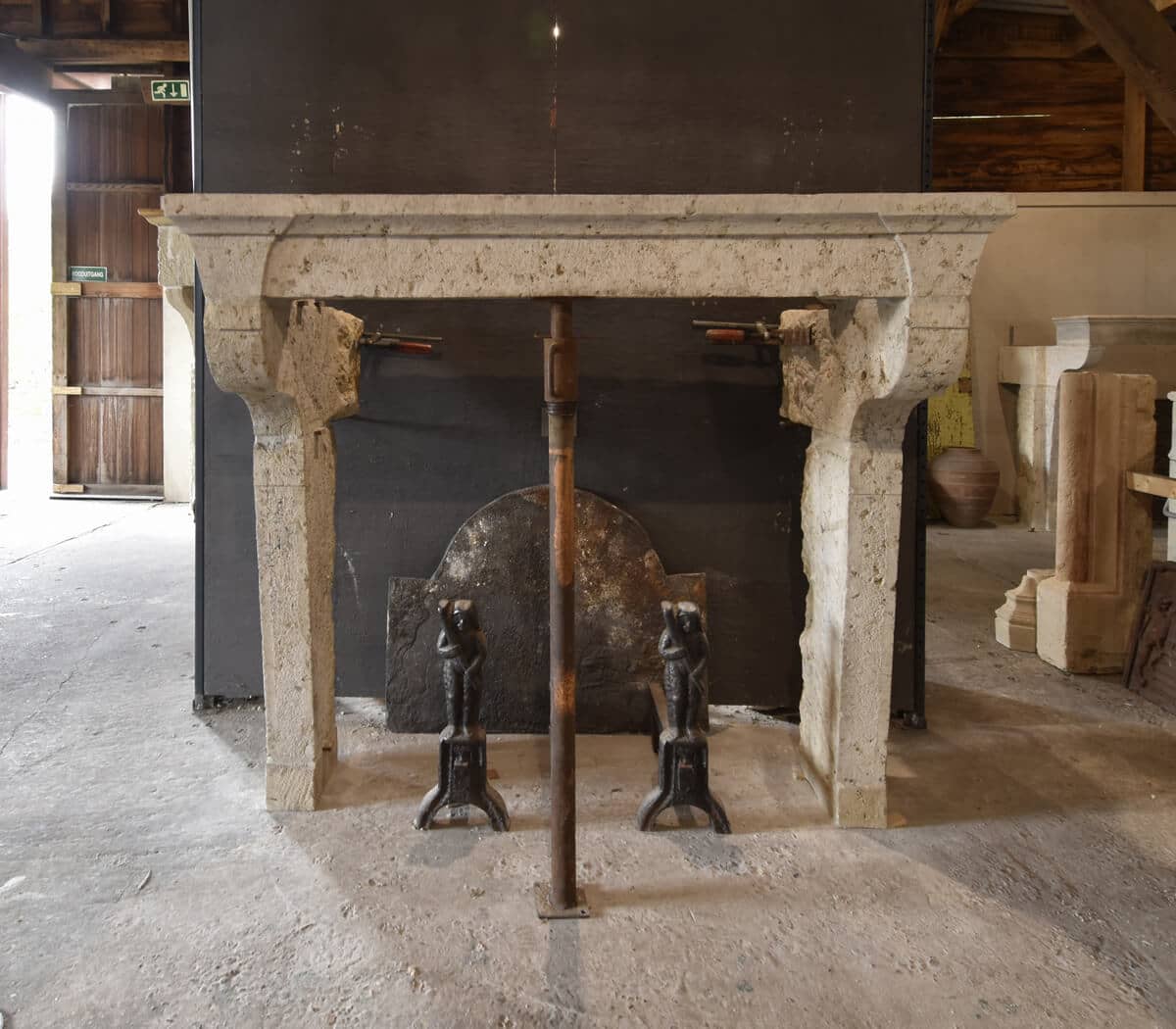 Zandstenen-ombouwschouw