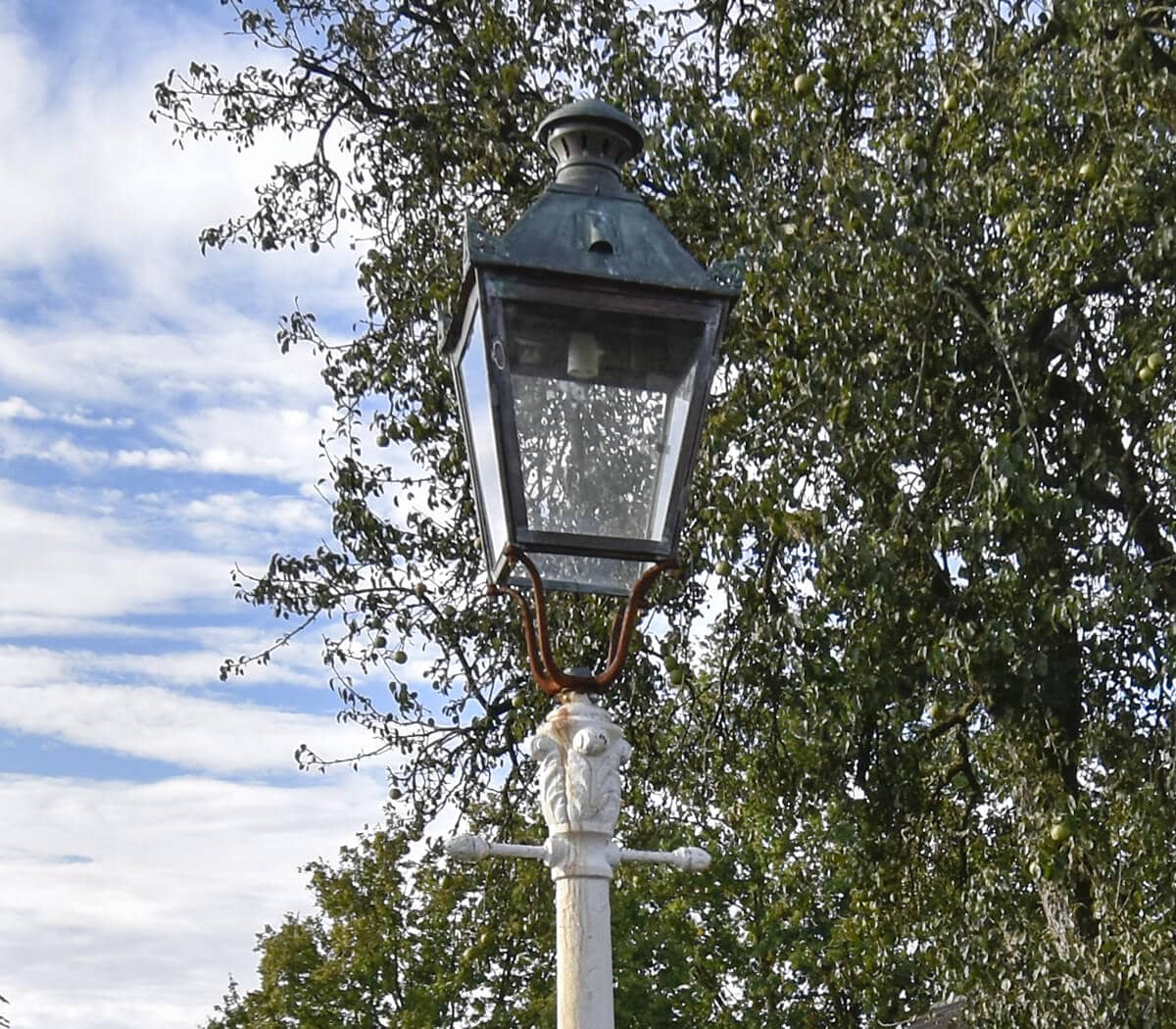 Lantaarnpaal-met-kap