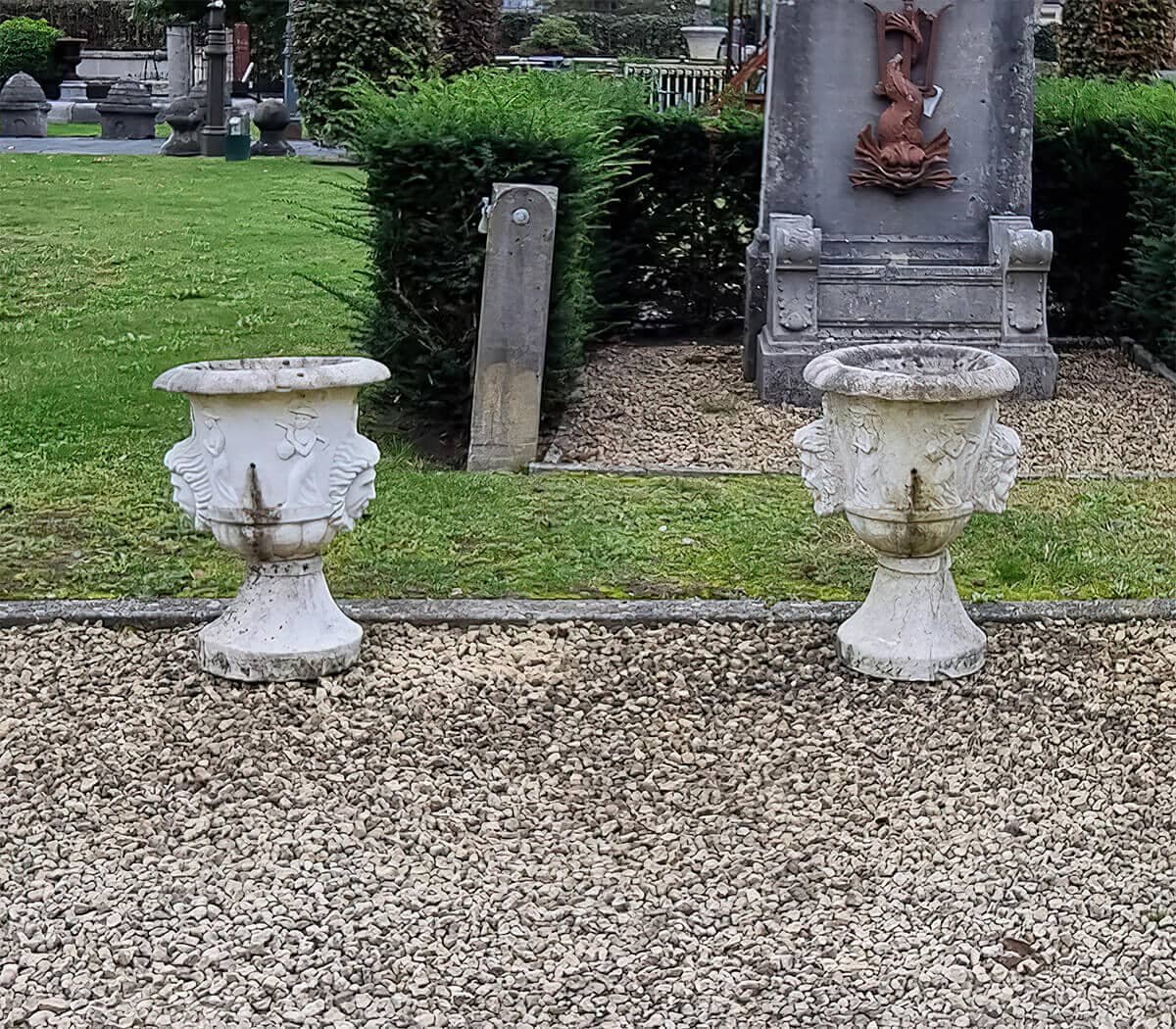 Set-van-2-marmeren-vazen