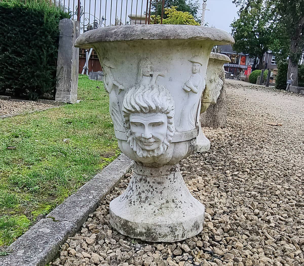 Set-van-2-marmeren-vazen