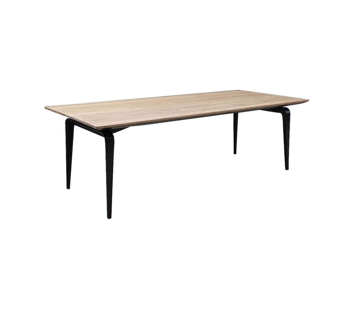 Houten-tafel-met-ijzeren-onderstel-