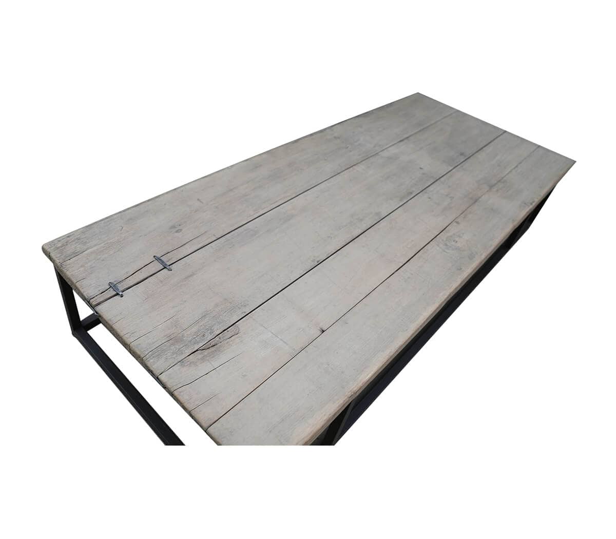 Salontafel-met-ijzeren-onderstel