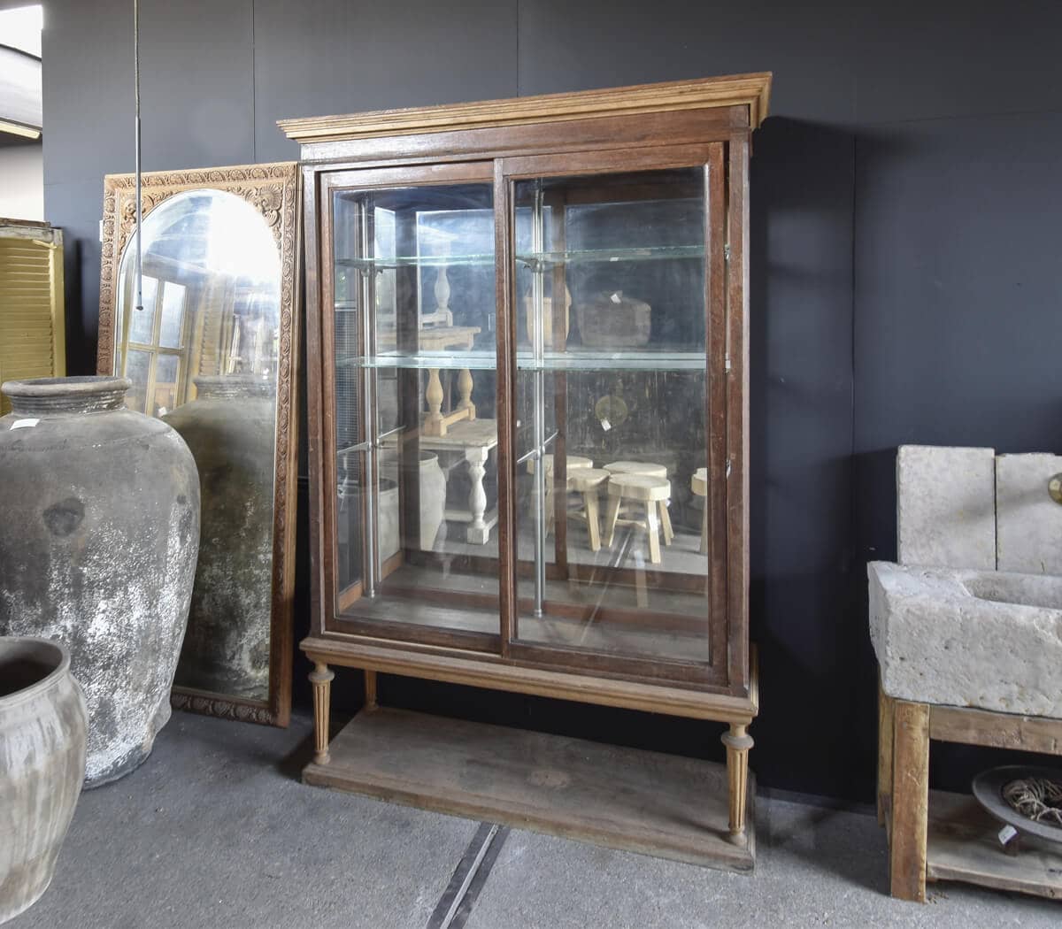 Antieke-vitrinekast