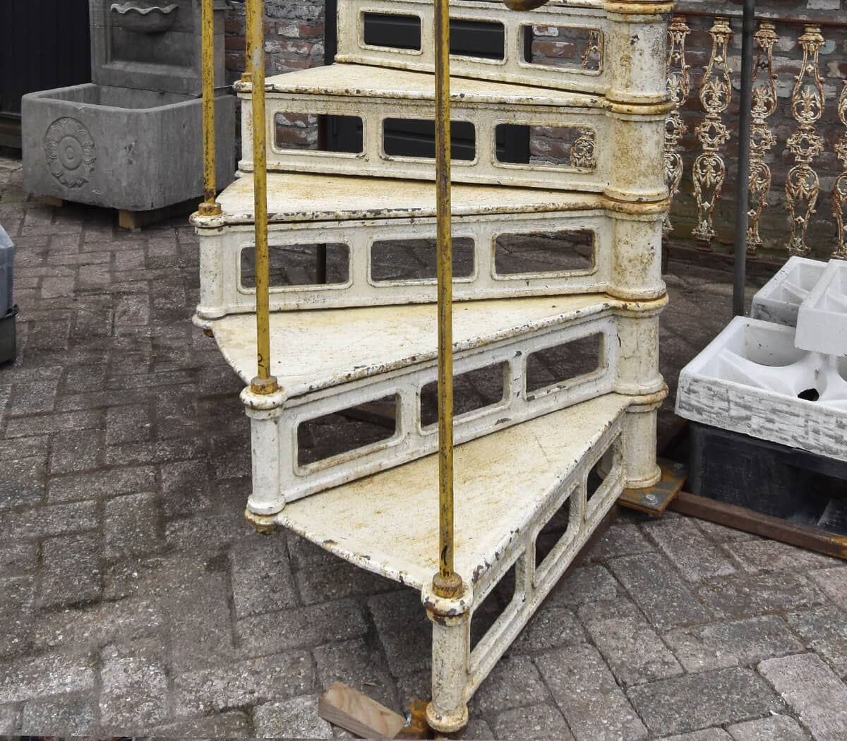 Gietijzeren-spiltrap