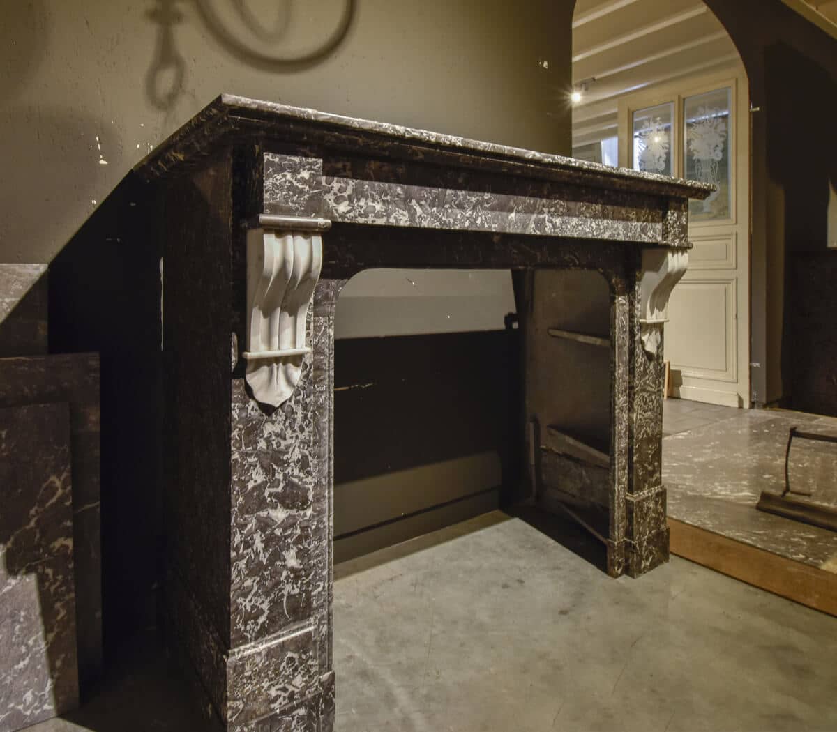 Antieke-marmeren-ombouwschouw