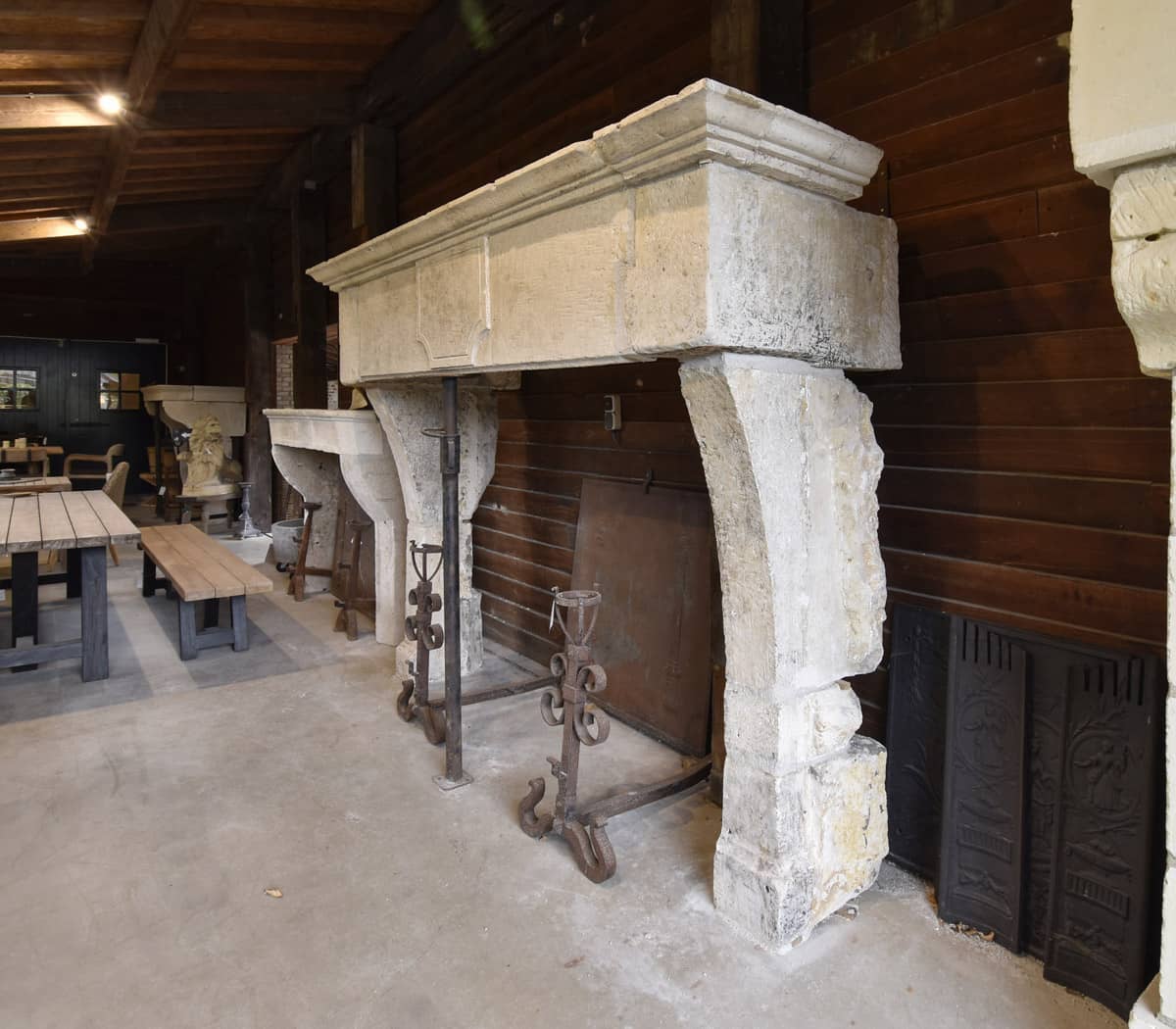 Franse-zandstenen-kasteelschouw