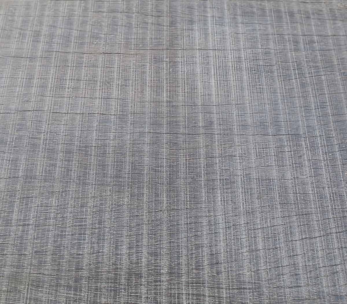 Wandtafel-met-ijzeren-onderstel