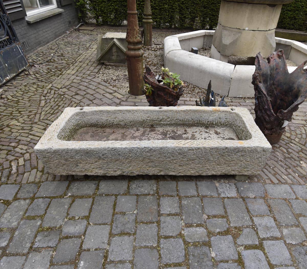 Zandstenen-trog