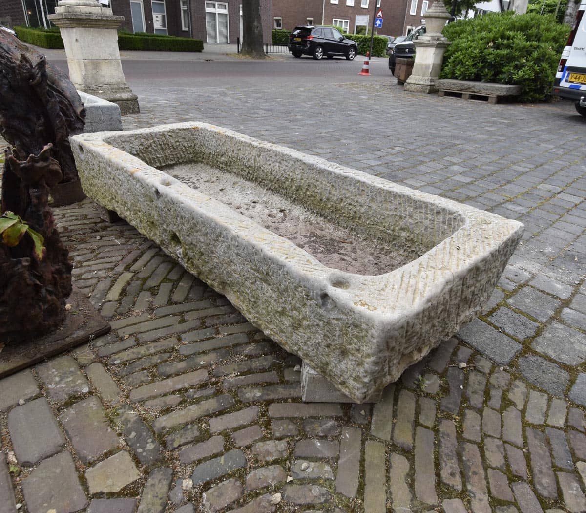 Zandstenen-trog