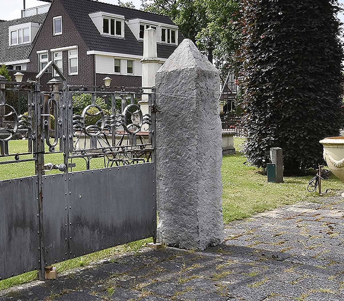 Zandstenen-poortpalen