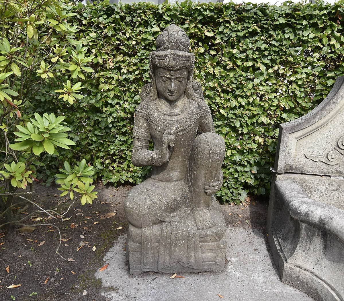 Lavastenen-Boeddha-beeld