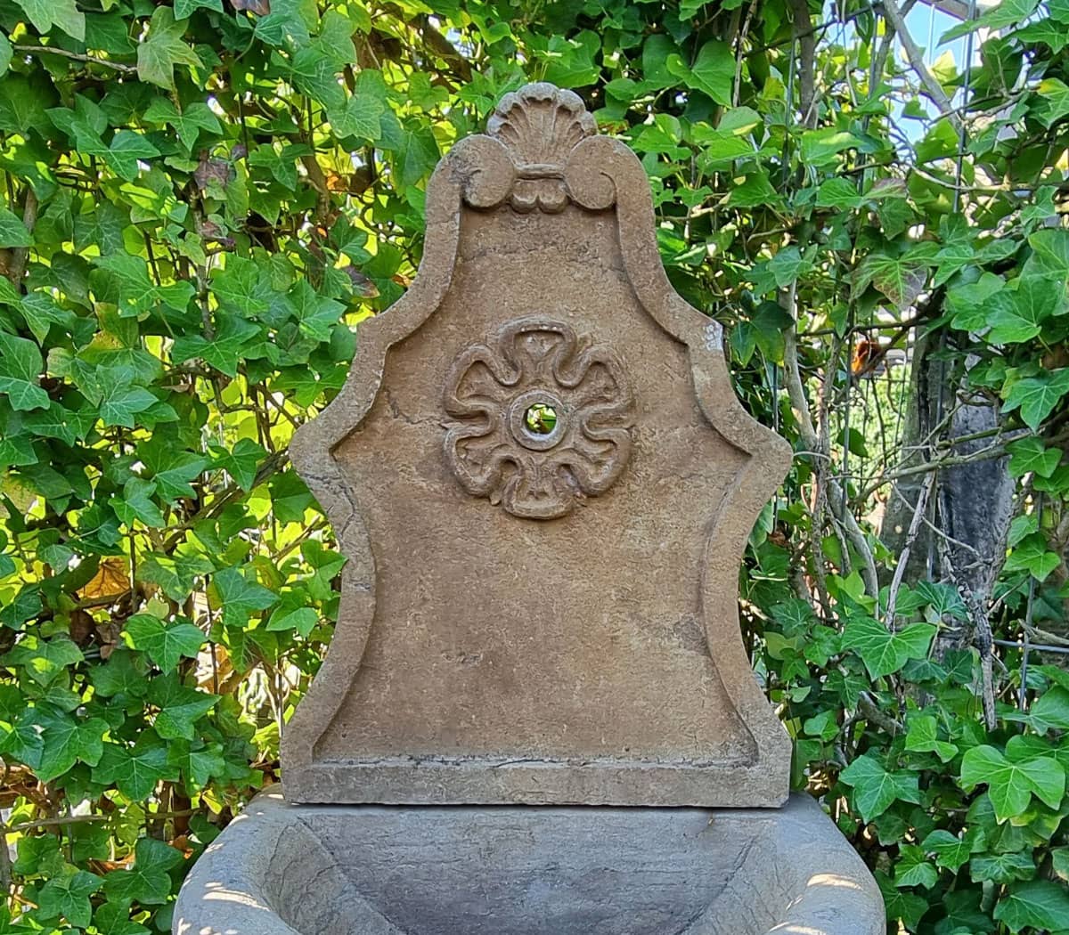 Natuurstenen-wandfontein