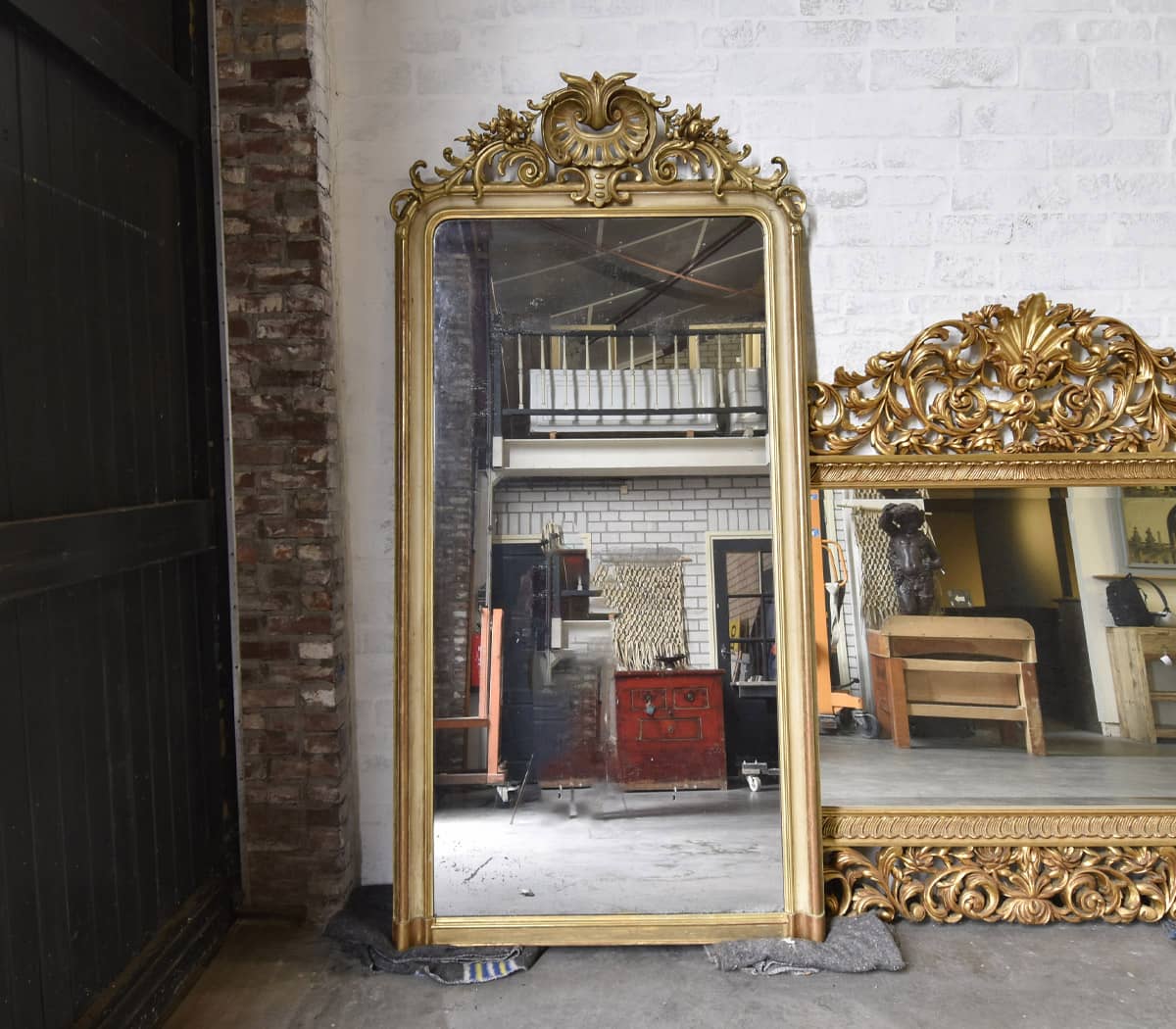 Antieke-spiegel-met-kuif