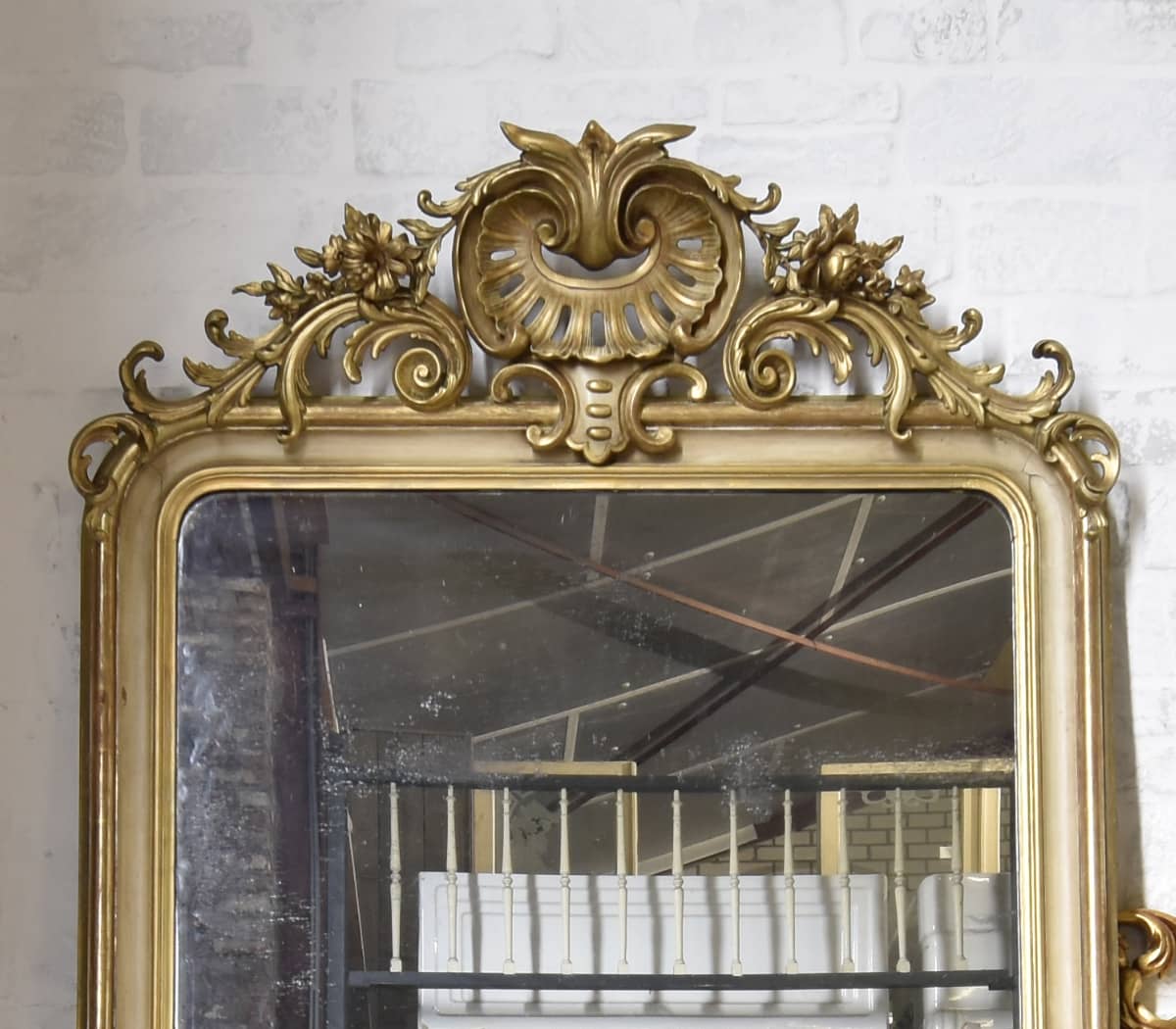 Antieke-spiegel-met-kuif