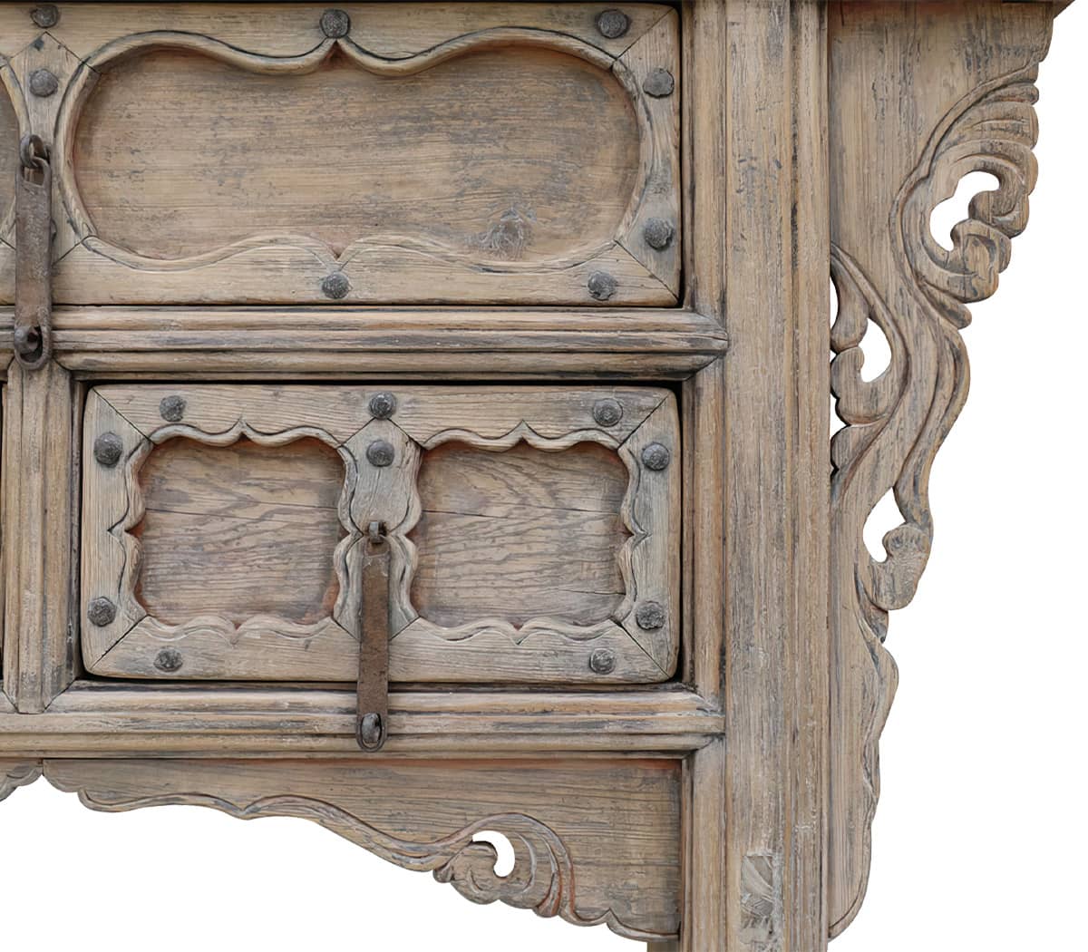 Houten-wandtafel-met-lades