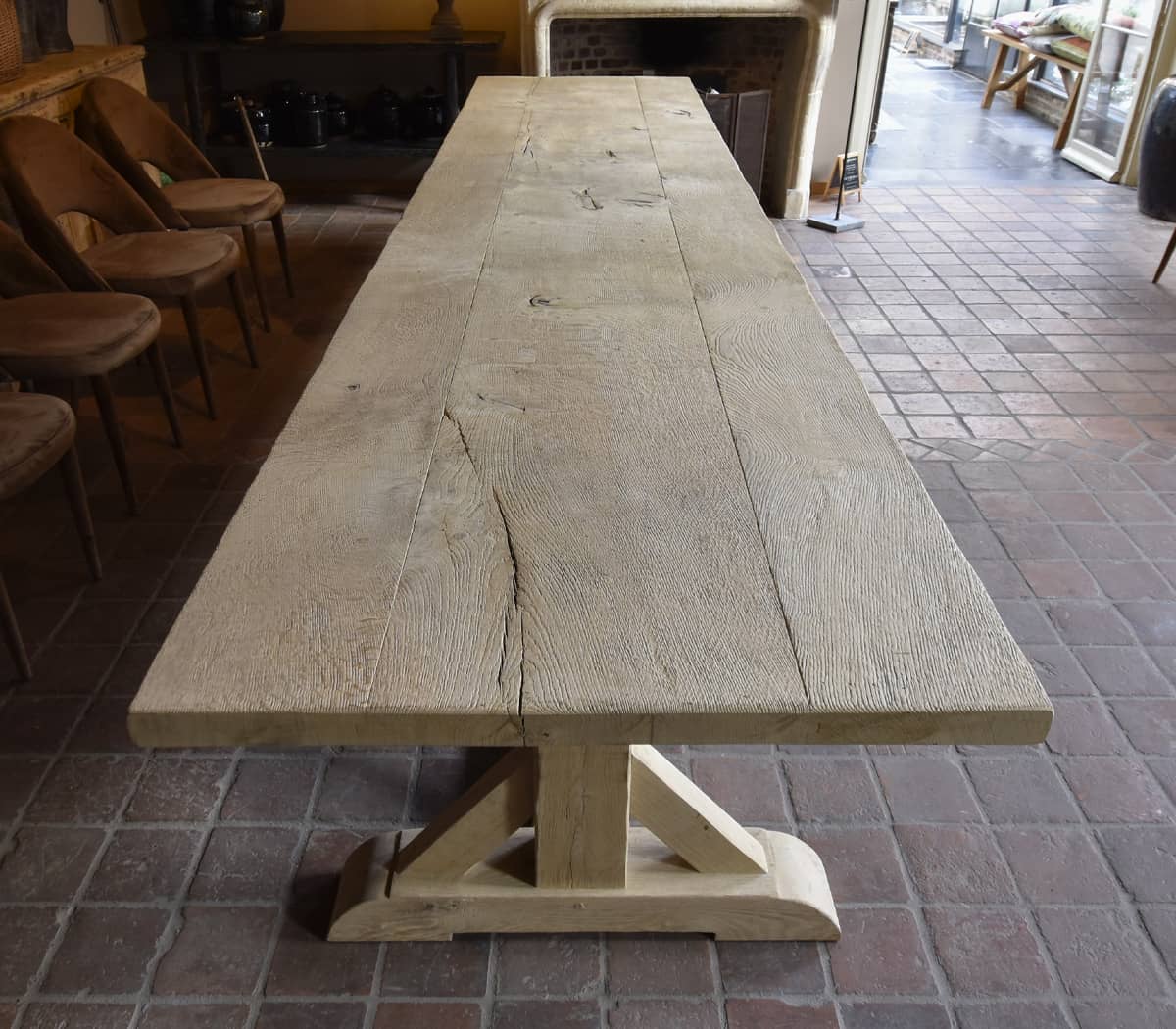 Eiken-kloostertafel-met-kruispoot