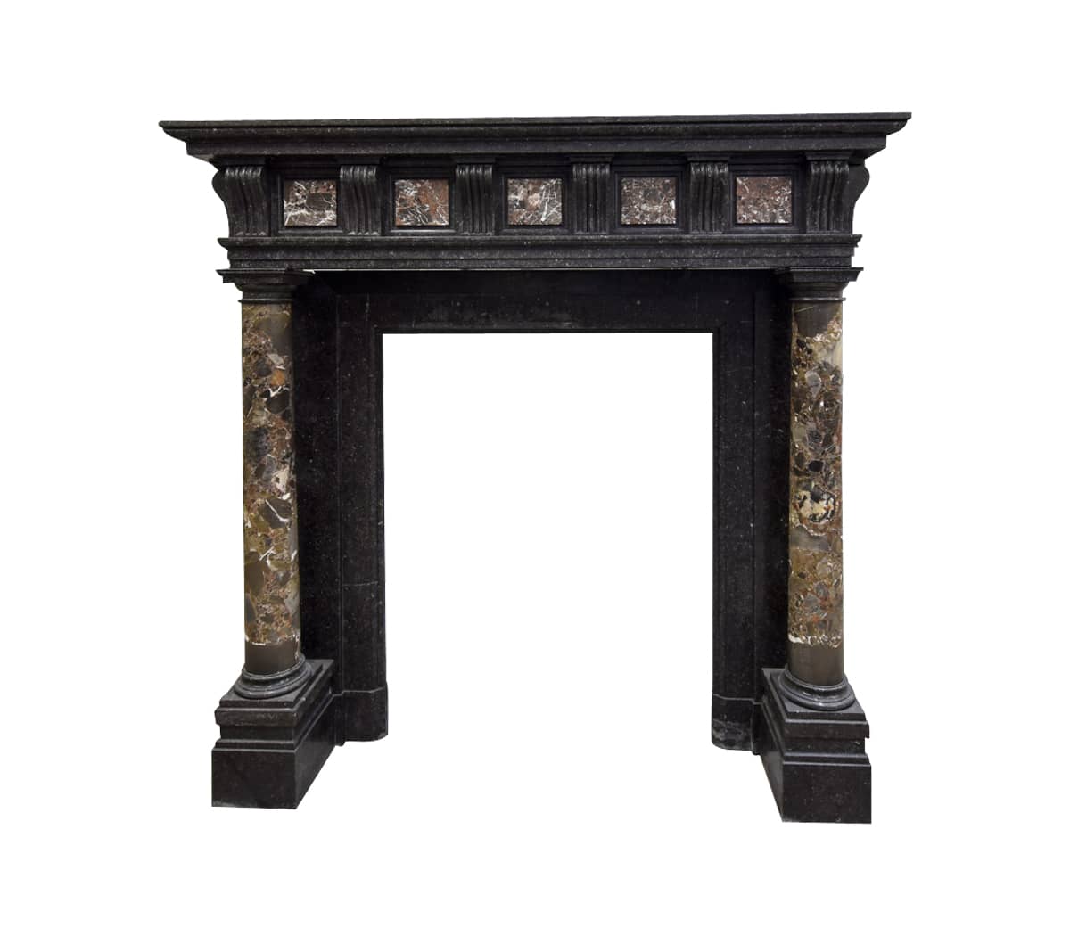 Zwart-marmeren-schouw-met-pilaren