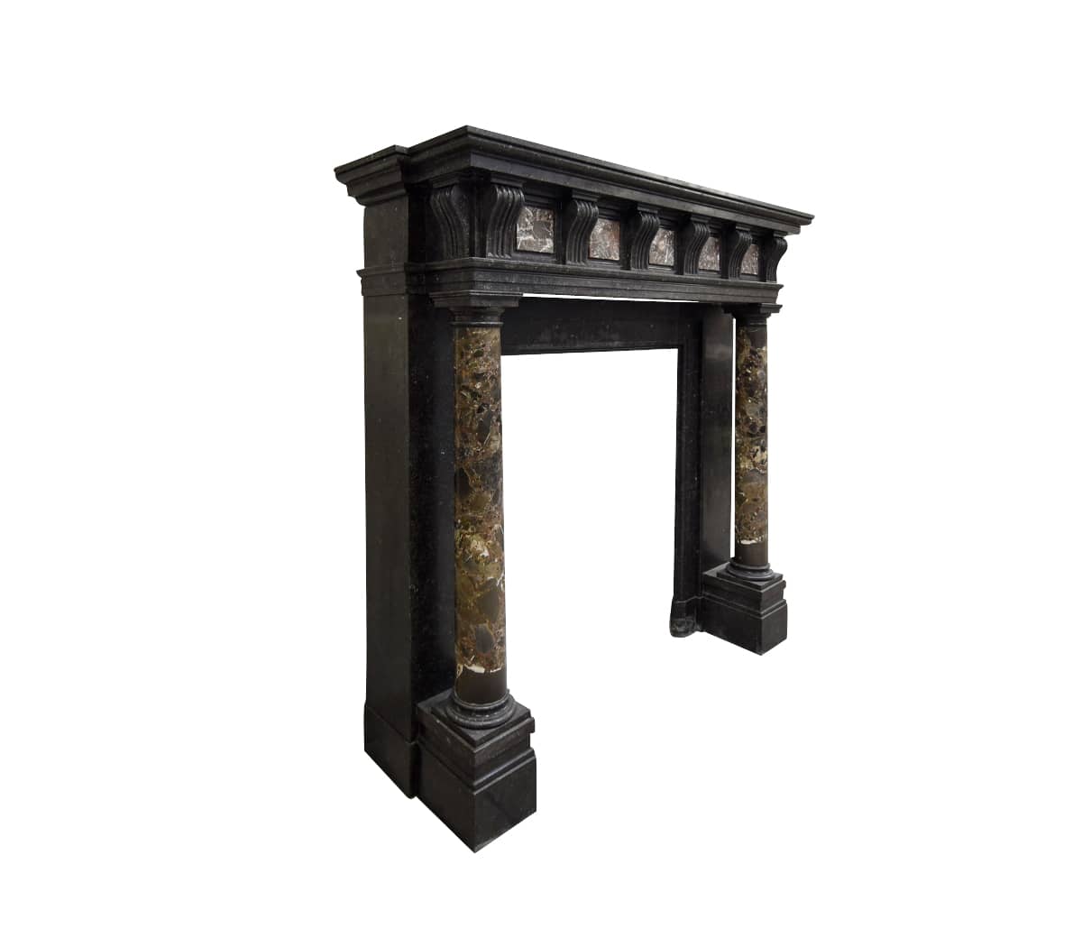 Zwart-marmeren-schouw-met-pilaren