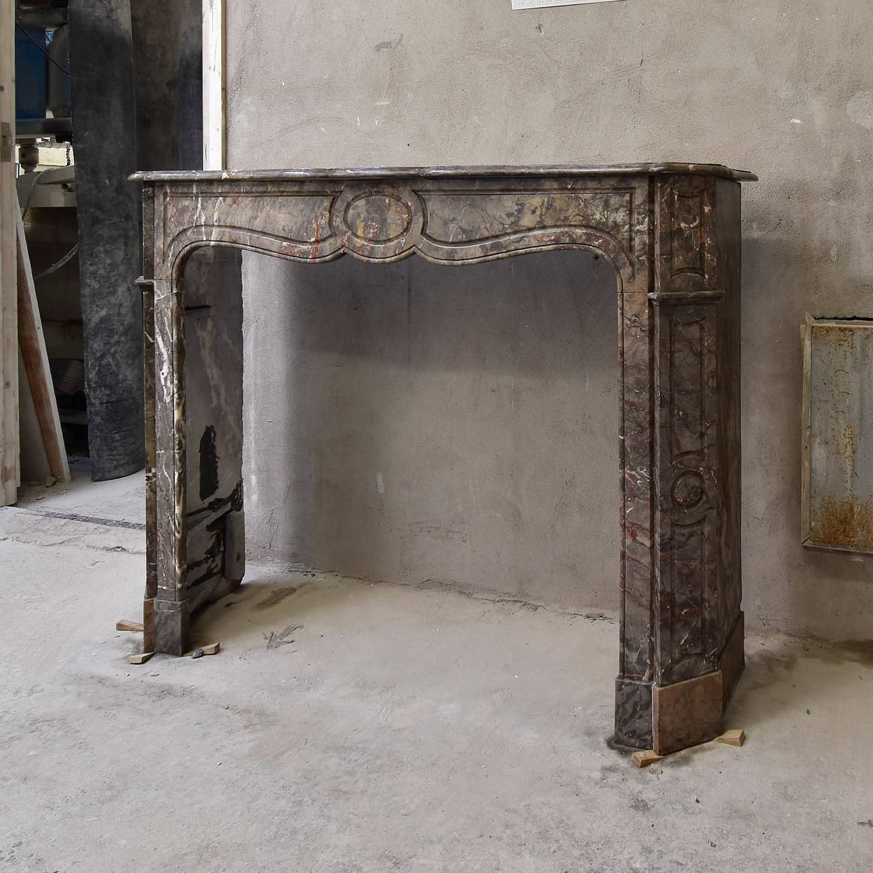 Marmeren-Pompadour-voorzetschouw