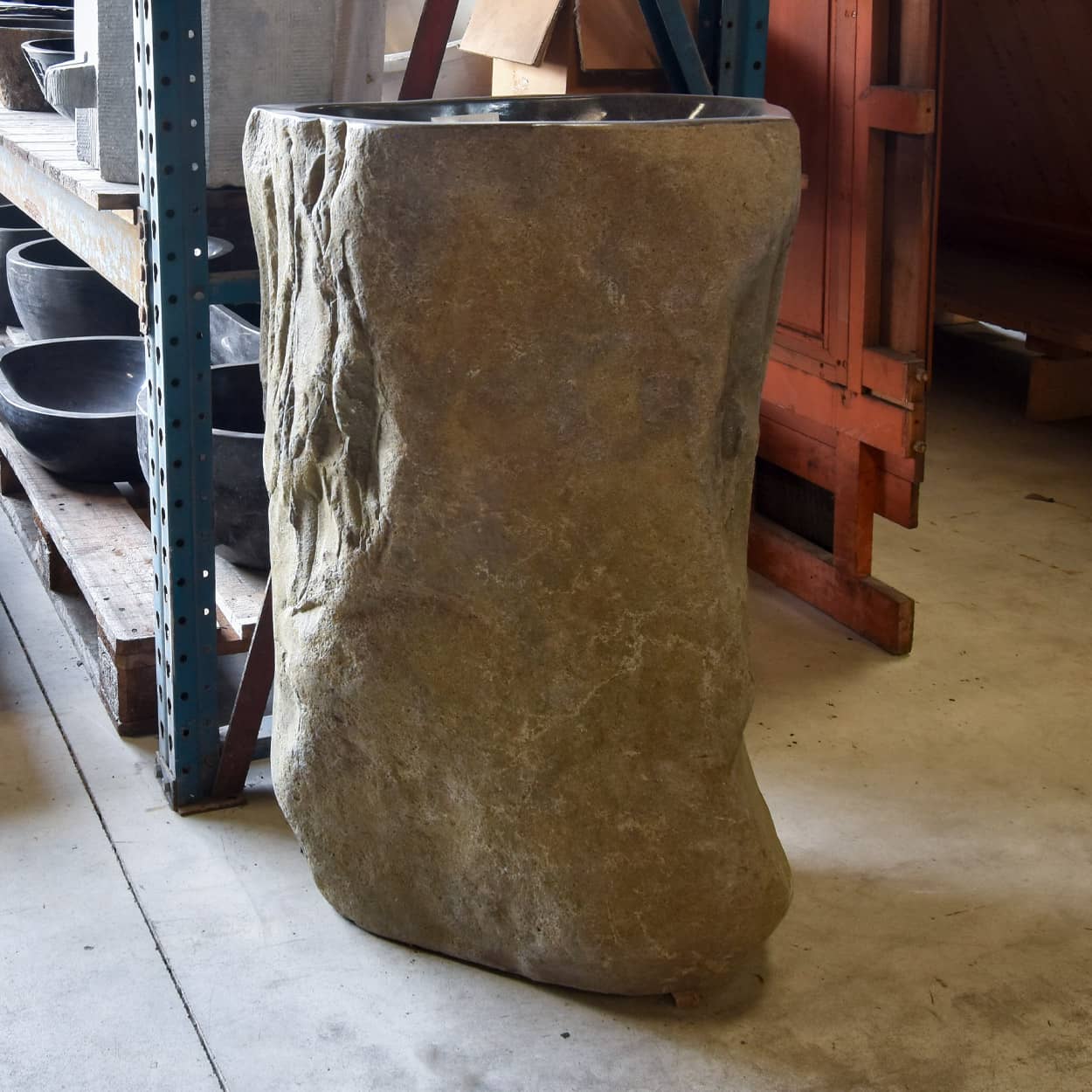 Vrijstaande-rivierstenen-wasbak