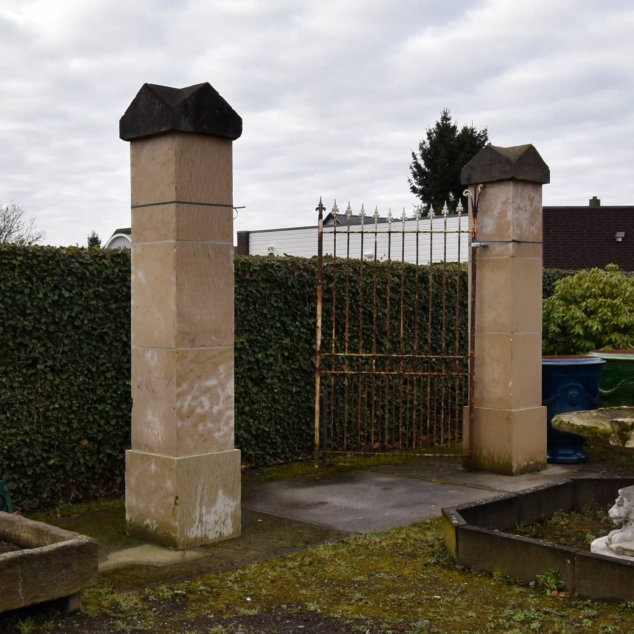 Zandstenen-poortpalen