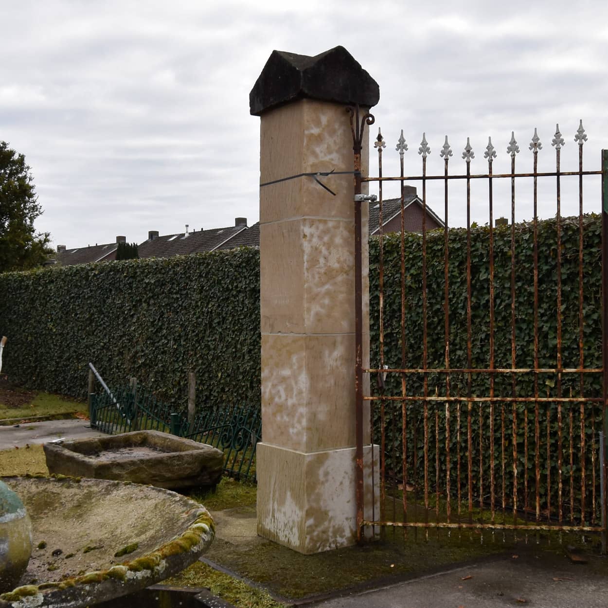 Zandstenen-poortpalen