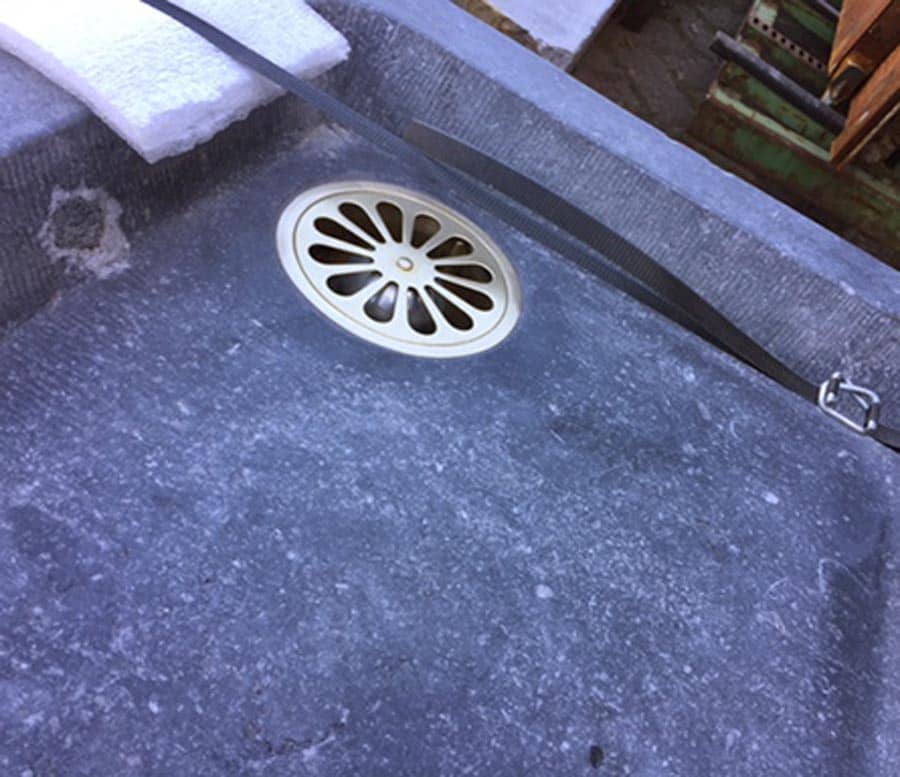 Authentieke-Belgisch-hardstenen-gootsteen-bakken