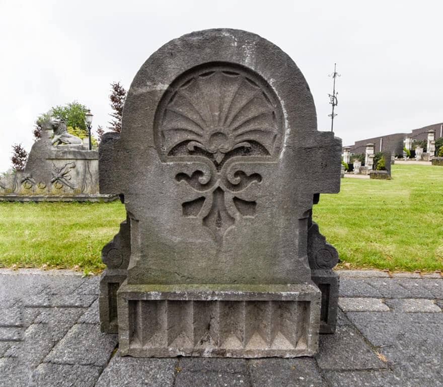 Belgisch-hardstenen-consoles-paal-mutsen