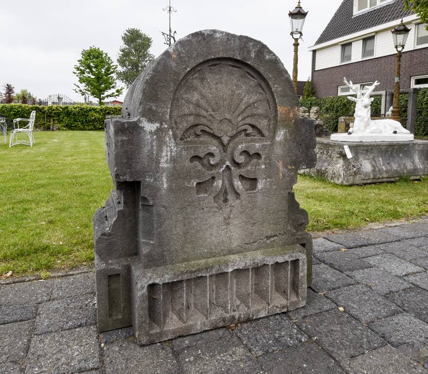 Belgisch-hardstenen-consoles-paal-mutsen