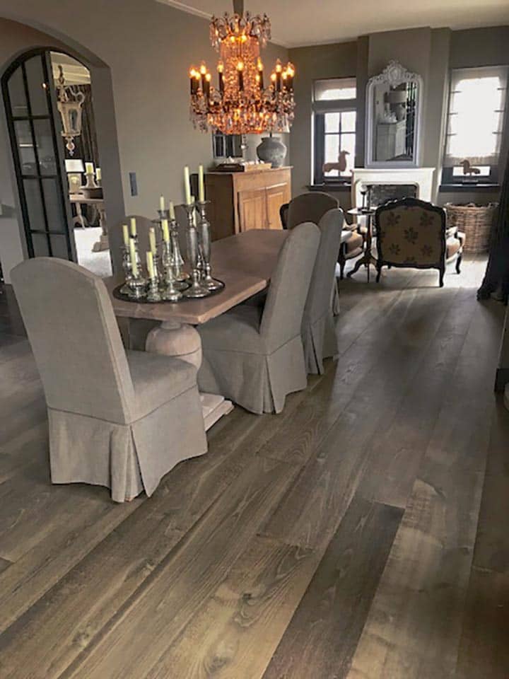 Extra-brede-Frans-eiken-vloerdelen-18e-eeuws-verouderd