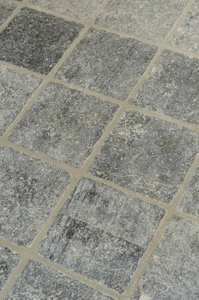 Getrommeld-Belgisch-hardsteen-arduin-blauwsteen-of-pierrebleu