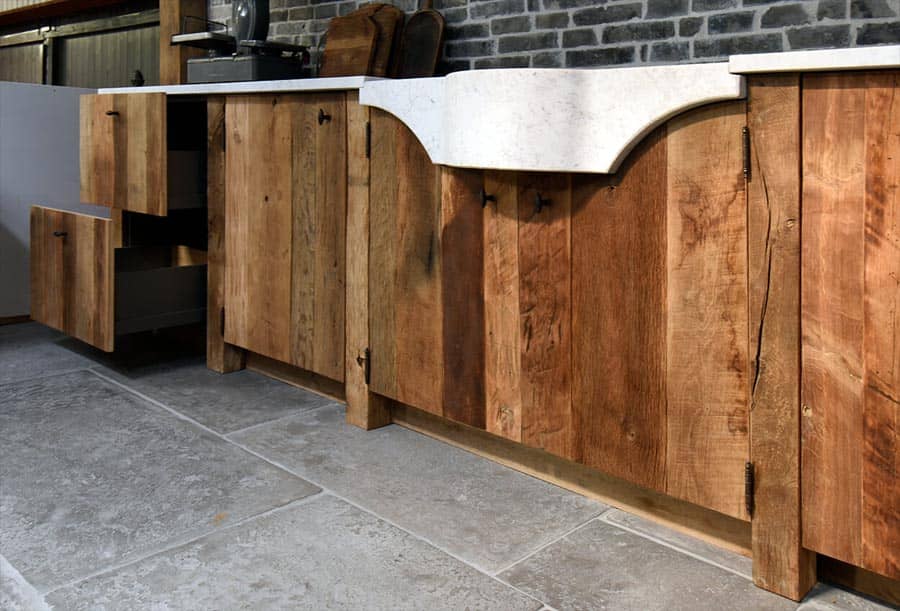 Keukenblok-met-carrara-marmer-blad-en-wasbak