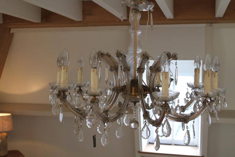 Meer-armige-Luster-kroonluchter-altijd-diverse-uitvoeringen.-Antiek-en-brocante-en-in-vele-prijsklassen