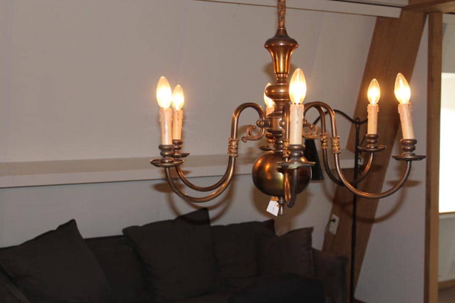Meer-armige-Luster-kroonluchter-altijd-diverse-uitvoeringen.-Antiek-en-brocante-en-in-vele-prijsklassen