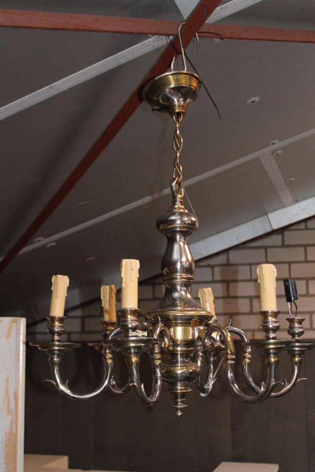 Meer-armige-Luster-kroonluchter-altijd-diverse-uitvoeringen.-Antiek-en-brocante-en-in-vele-prijsklassen