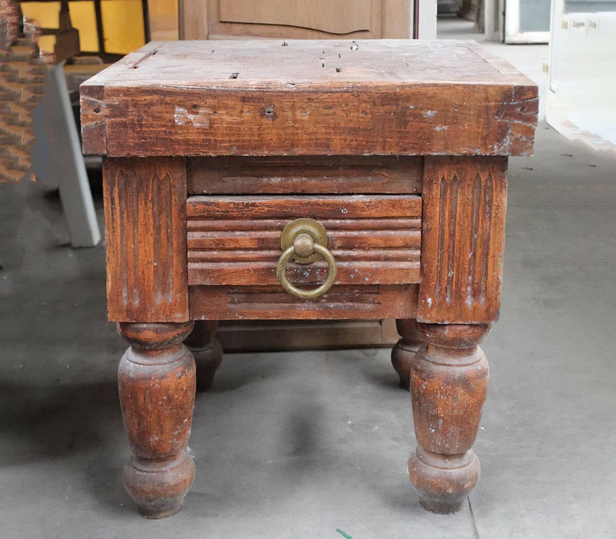 Oude-slagers-hakblok.-Origineel-We-hebben-vele-soorten-en-maten-hierin-kom-kijken-en-zie-de-verschillen