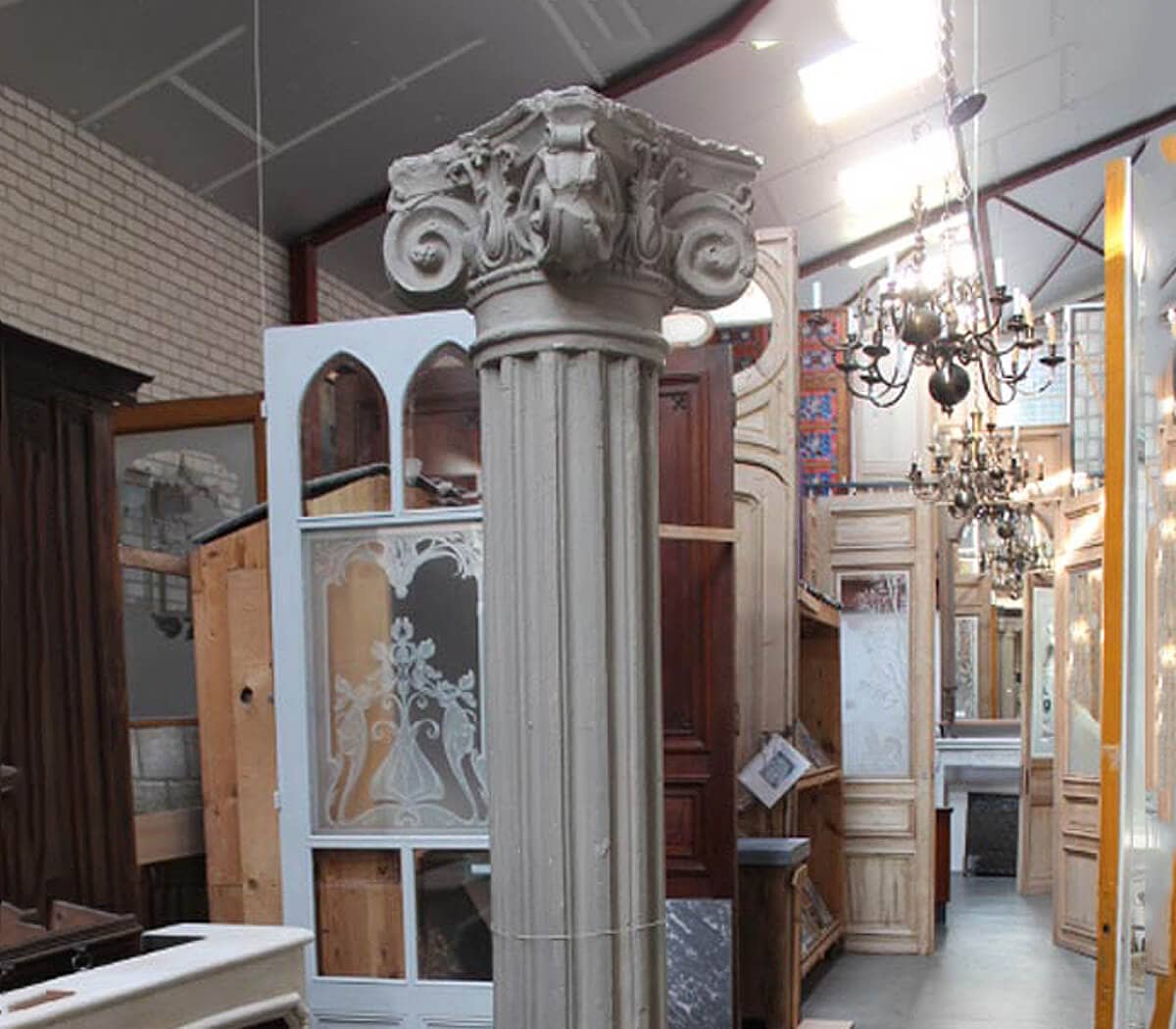 Oude-zuilen-met-kapitelen