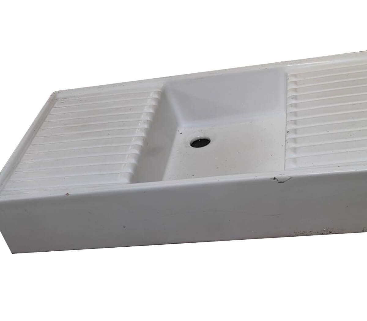 Wasbak-geemailleerd-met-links-en-rechts-een-blad-met-watergootjes