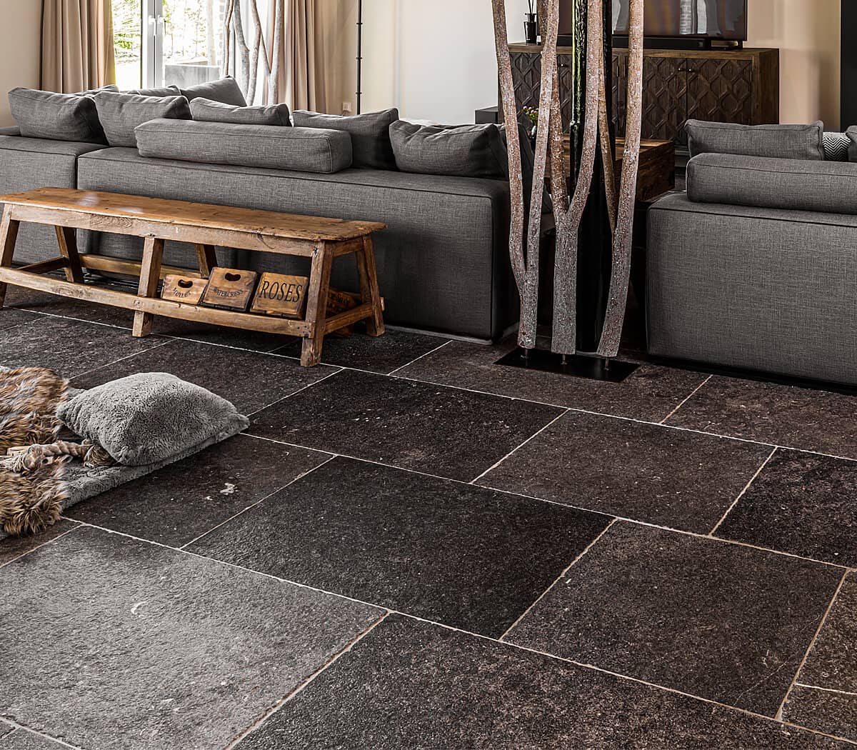 belgisch-hardstenen-tegels-gebouchardeerd