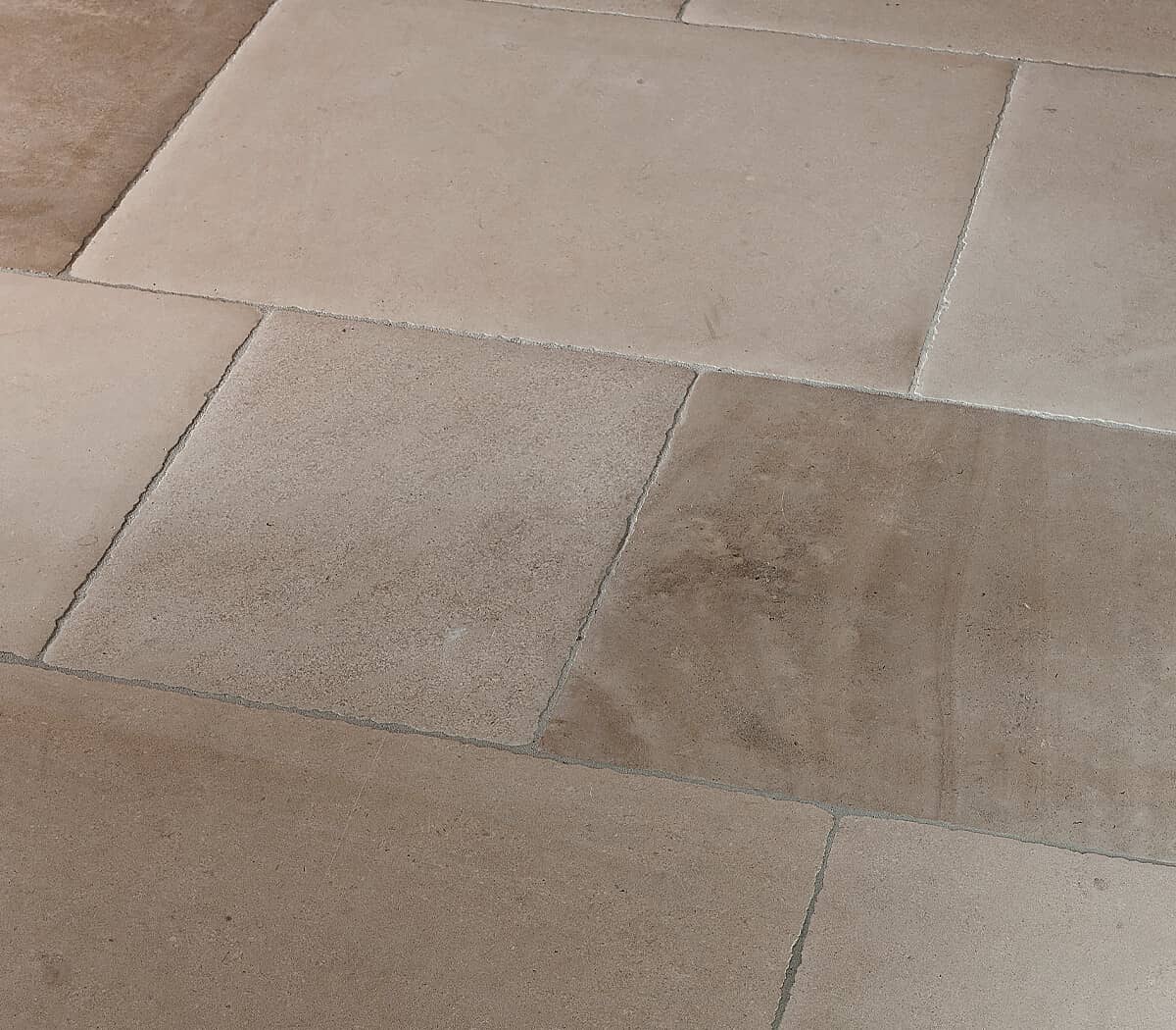 bourgondische-dallen-op-banen-natuurstenen-tegels