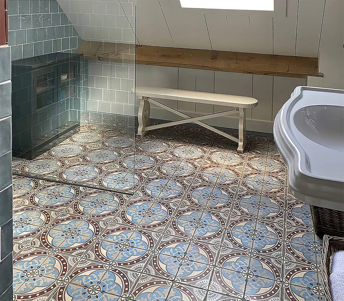 oude-motieftegels-badkamer-nostalgisch-sanitair