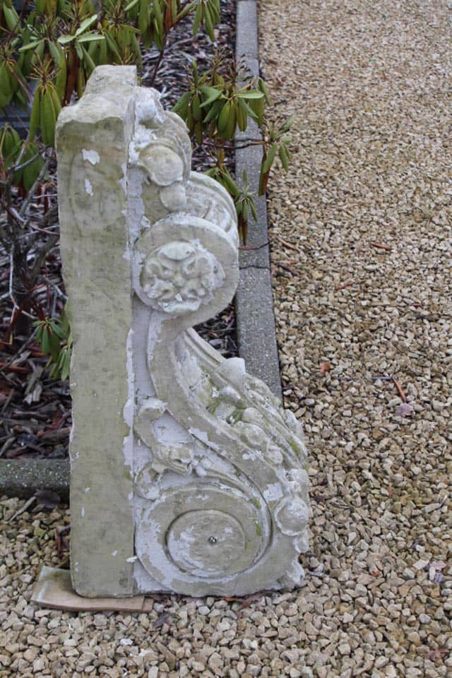 set-van-2-sokkels-kalkzandsteen-antiek