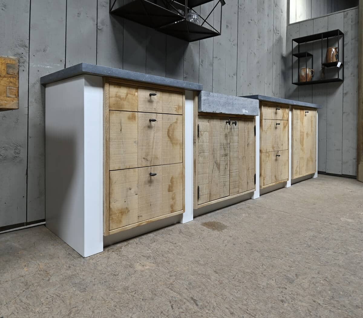 eiken-keuken-belgisch-hardstenen-blad-spoelbak