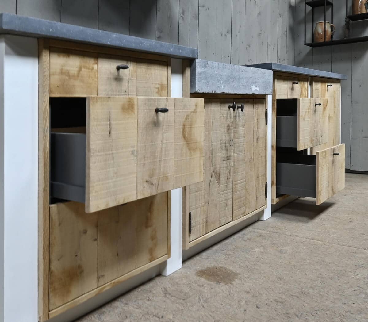 eiken-keuken-belgisch-hardstenen-blad-spoelbak