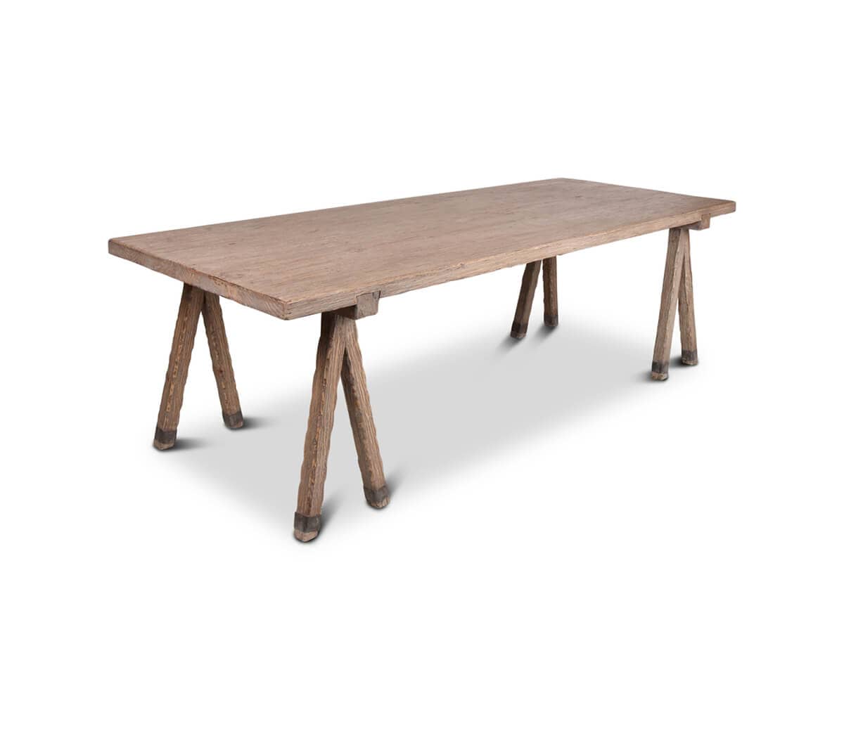 Grote houten eettafel