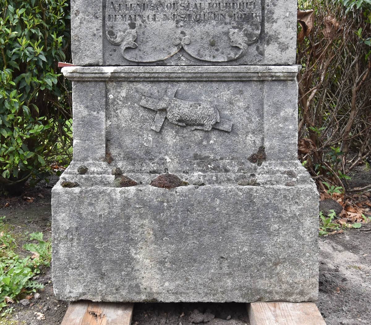 gedenk-steen-graf-steen