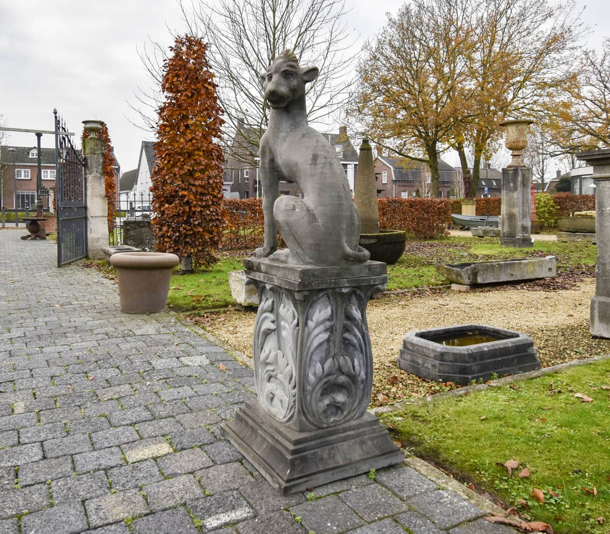 Set-van-2-honden-op-sokkel